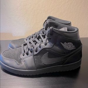 Jordan 1 Mid - Triple black